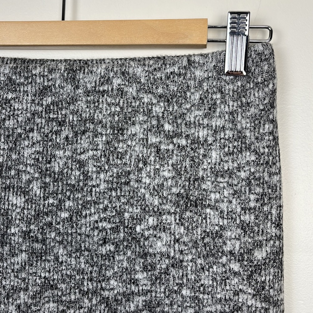 EXPRESS Ribbed Soft Stretchy Skirt - Picture 3 of 9